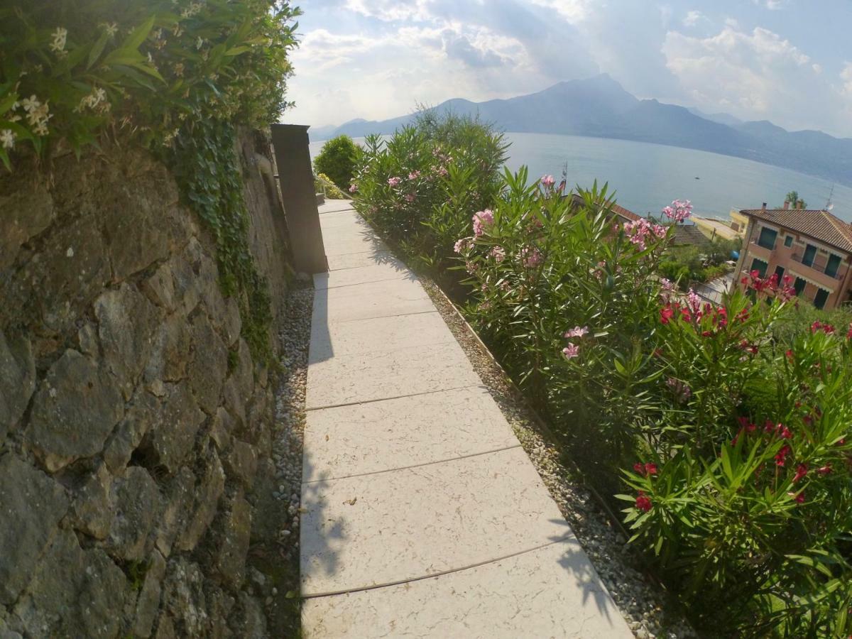 Residence La Mignon - Terrazza Torri Del Benaco Esterno foto